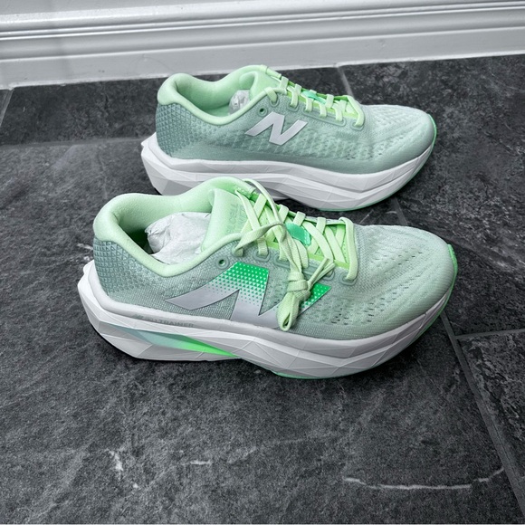 NIB New Balance Mint Green FuelCell SuperComp Trainer V3 Running Shoes Size 7.5B - Picture 4 of 12